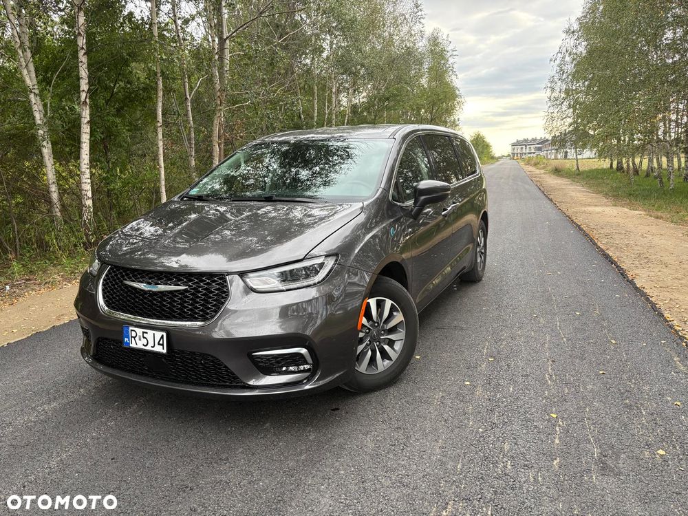 Chrysler Pacifica - 2