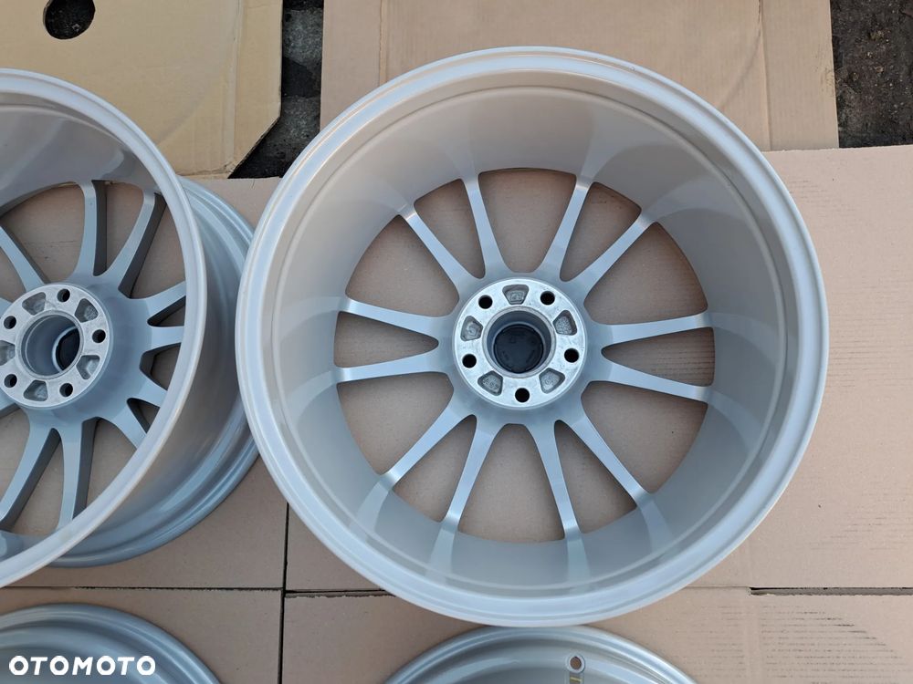 OZ O.Z Racing Ultraleggera 19 8j et35 BMW 1 3 5 E90 E91 F30 F31 F10 5x120 - 10