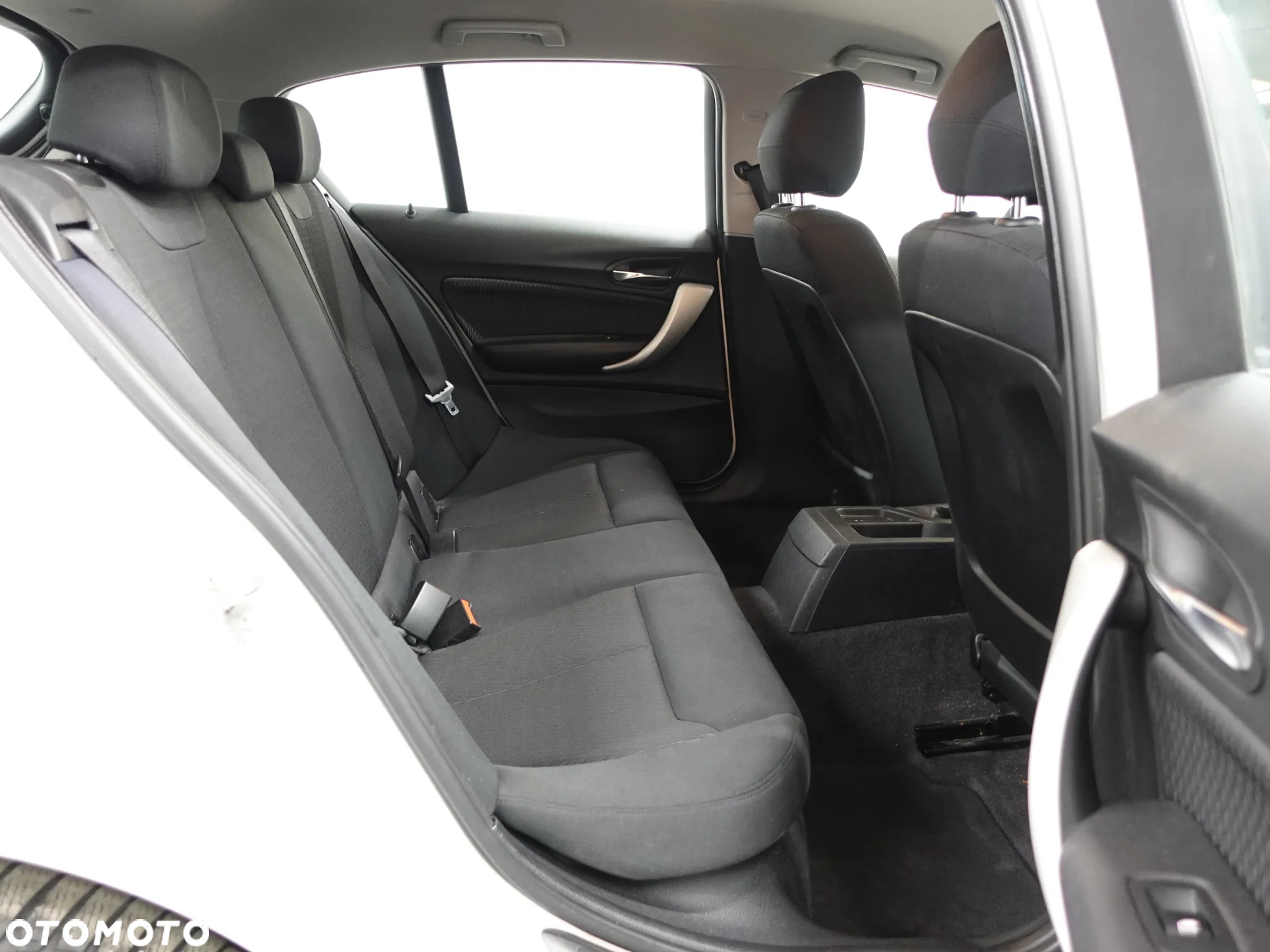 BMW Seria 1 114i - 26