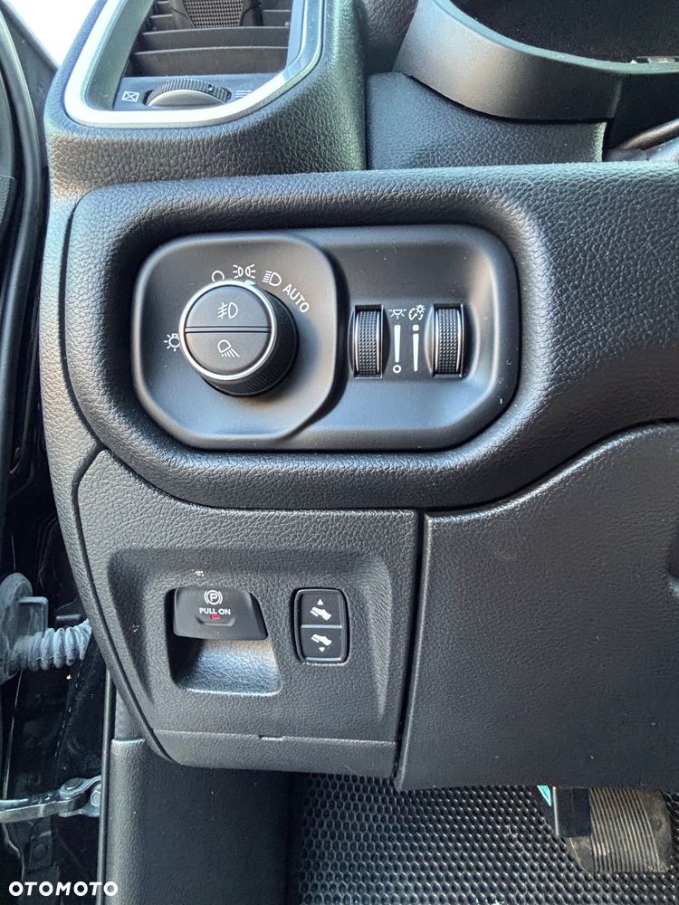 RAM 1500 5.7 eTorque Crew Cab Longbed Laramie Black - 20