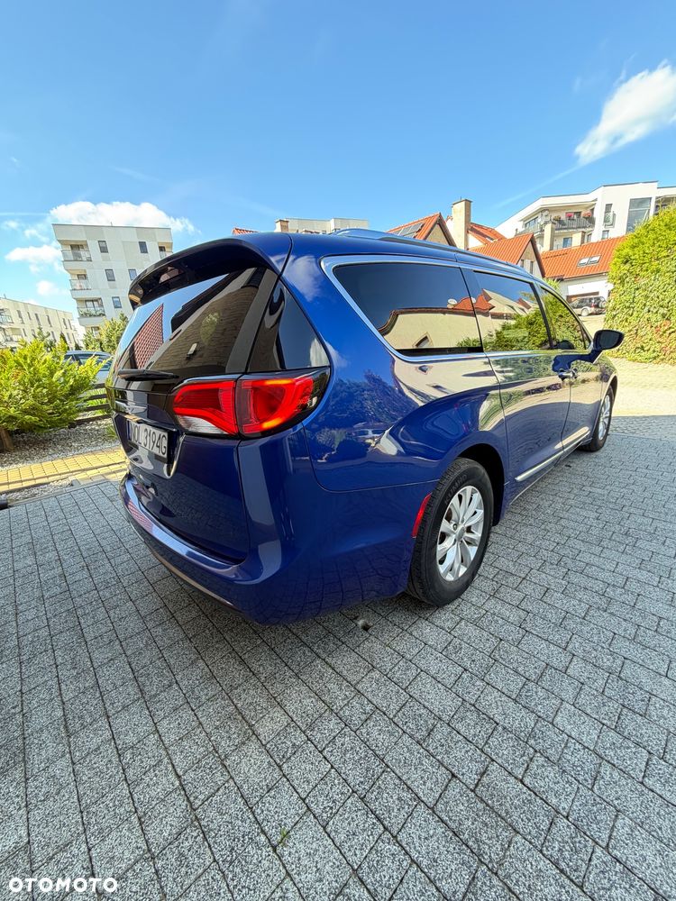 Chrysler Pacifica - 25