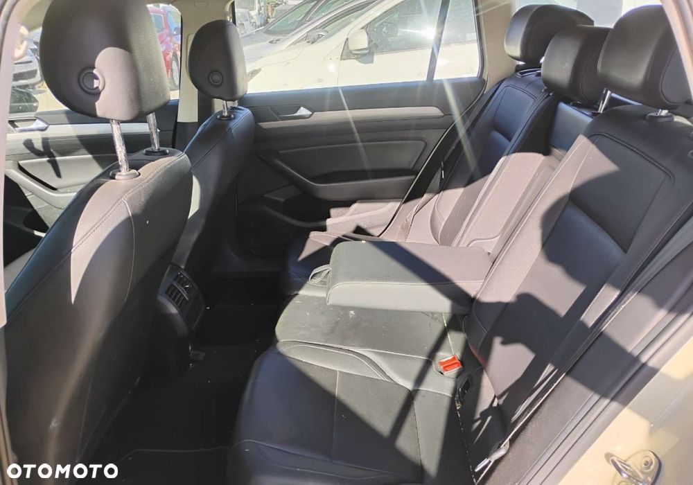 Volkswagen Passat - 10
