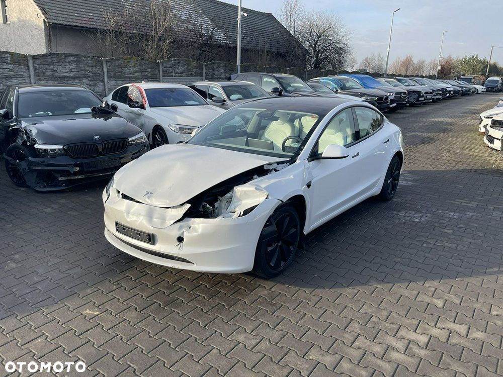 Tesla Model 3 - 5