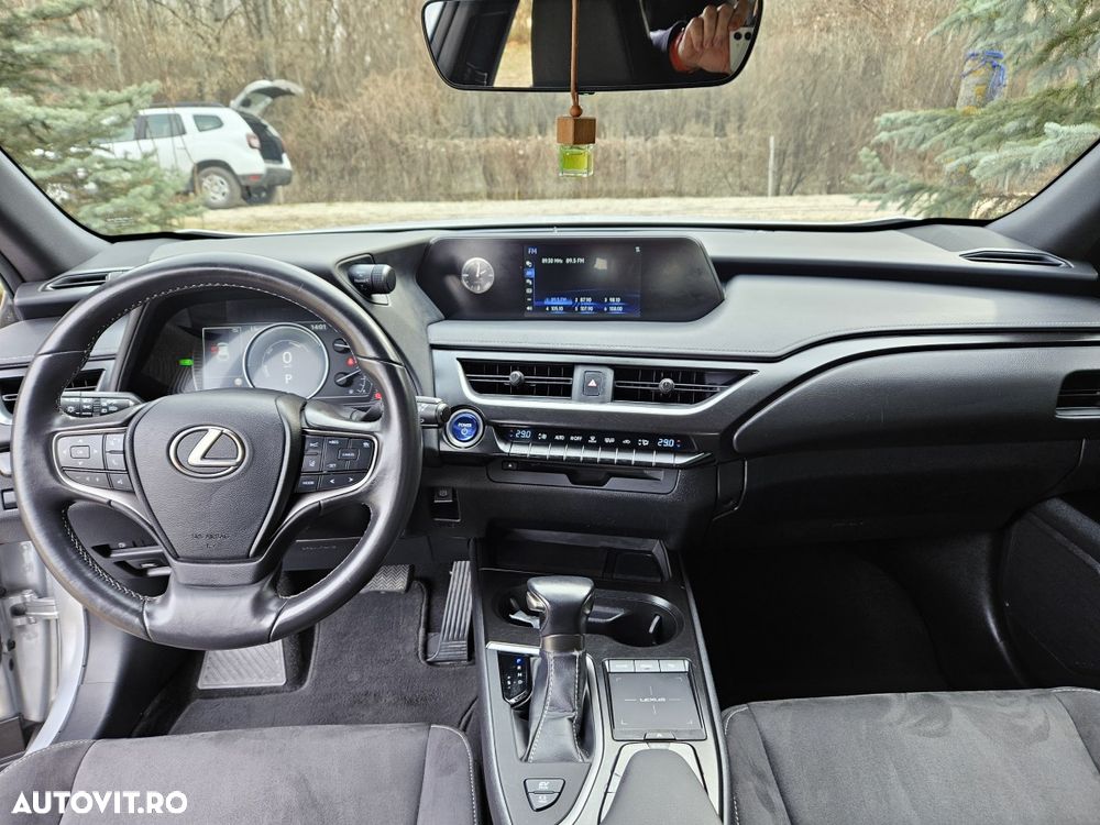 Lexus UX 250h E-FOUR Business - 7