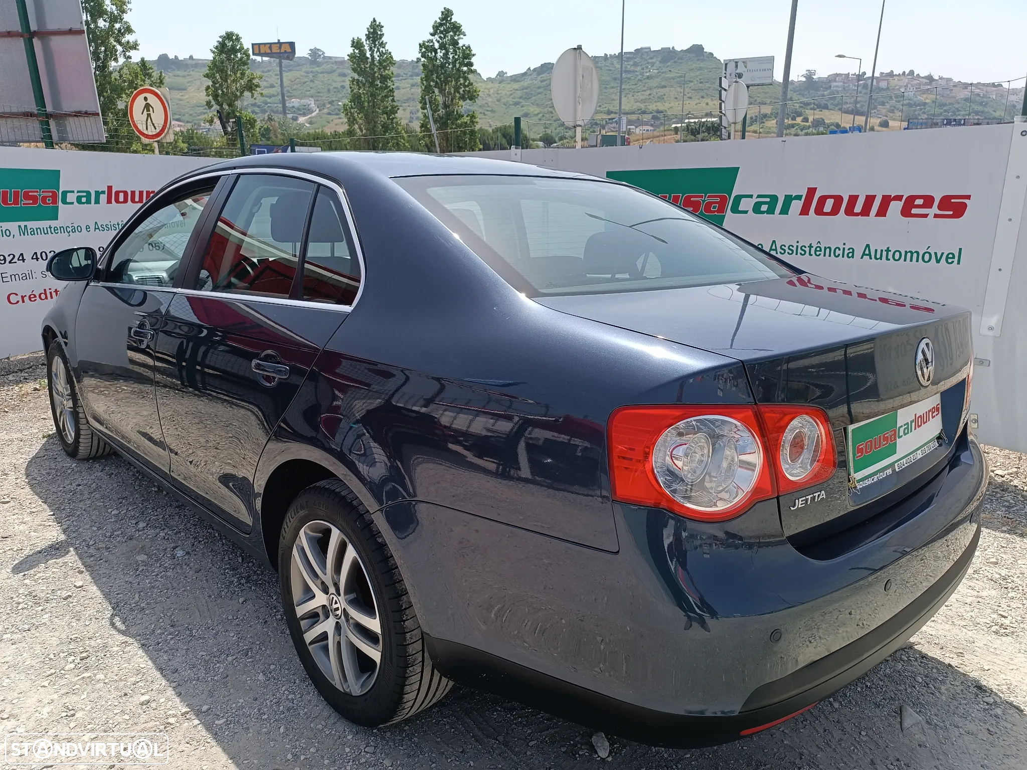 VW Jetta 2.0 TDI Confortline - 11