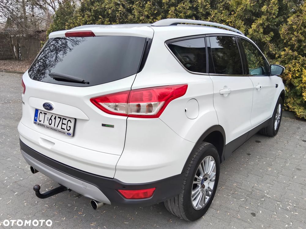 Ford Kuga 1.6 EcoBoost 2x4 Titanium - 4