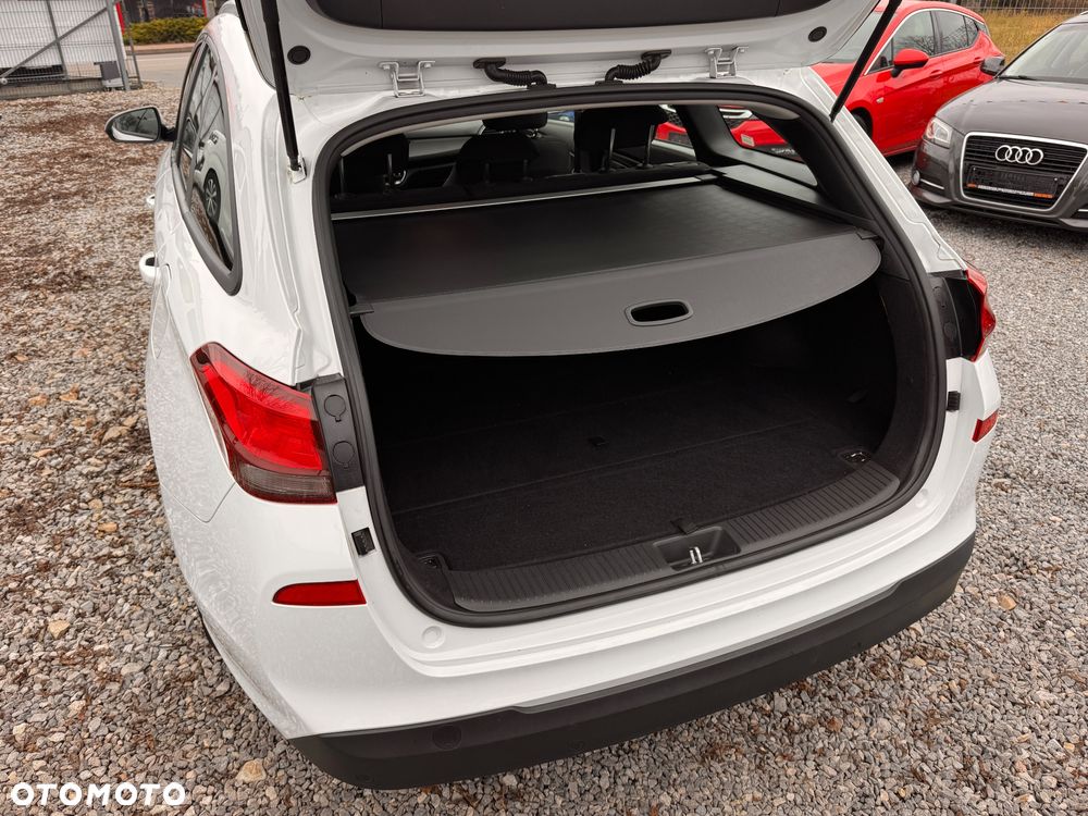 Hyundai i30 1.6 D Comfort - 28