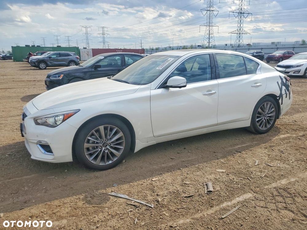 Infiniti Q50 - 2