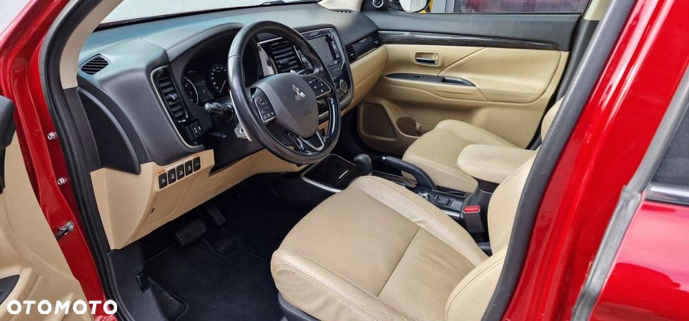 Mitsubishi Outlander 2.0 Instyle Navi 4WD CVT - 13