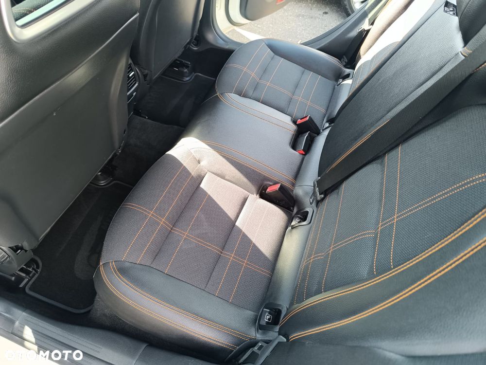 Mercedes-Benz CLA 180 7G-DCT Orange Art Edition - 6