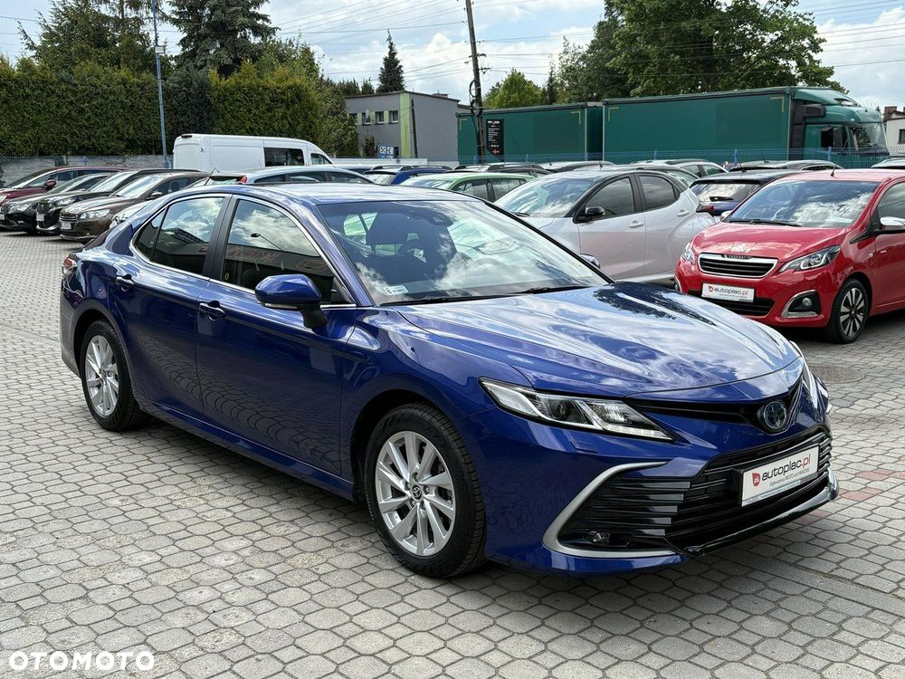Toyota Camry - 4