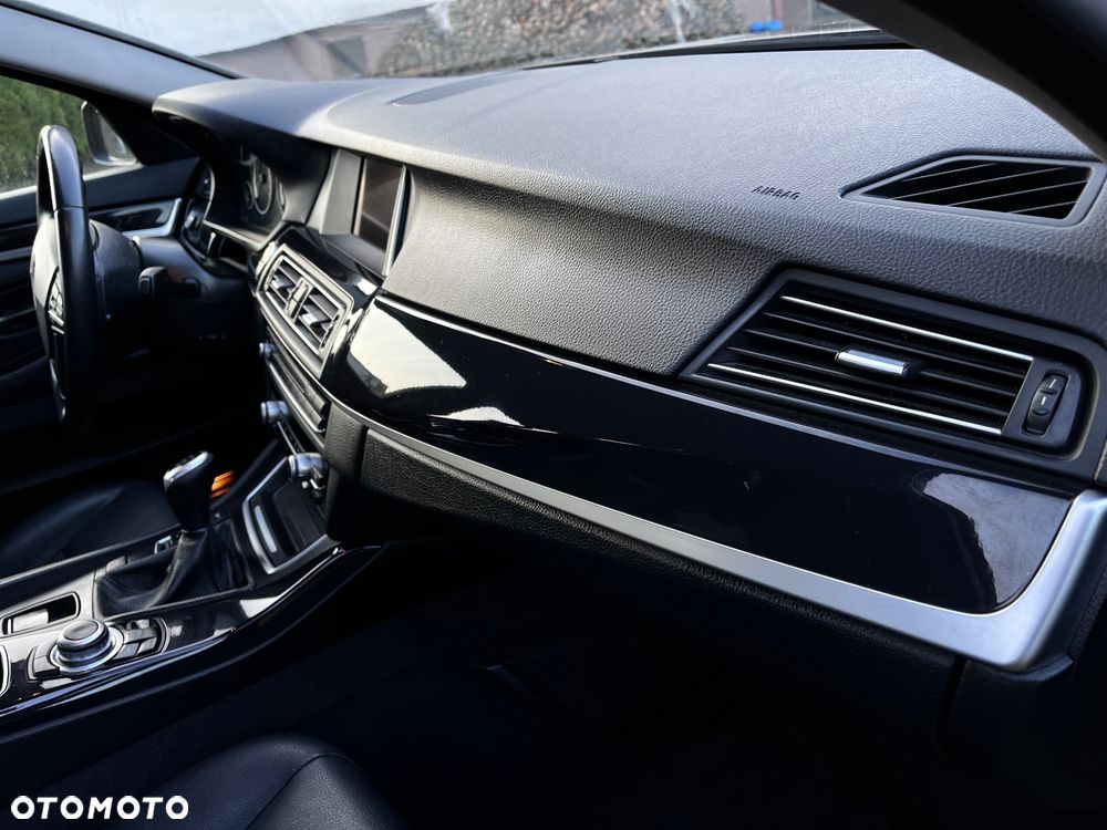 BMW Seria 5 525d - 12