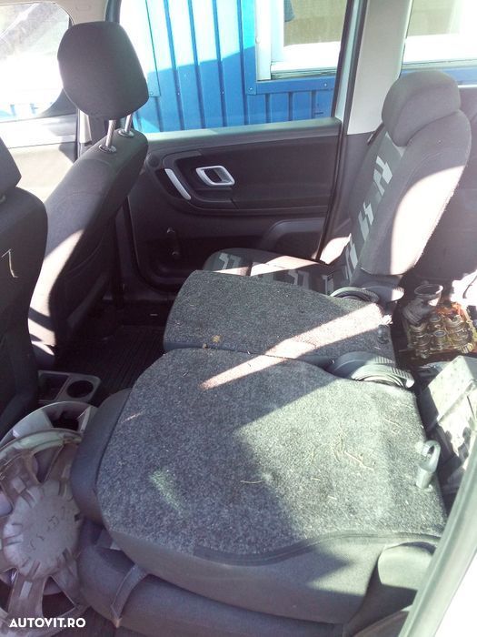 Dezmembrez Skoda Roomster - 6