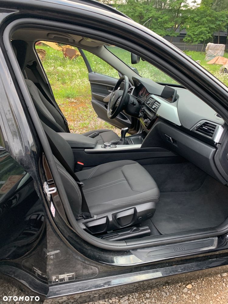 BMW Seria 3 318d Sport Line Shadow - 13