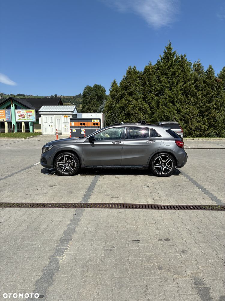 Mercedes-Benz GLA 250 7G-DCT AMG Line - 2