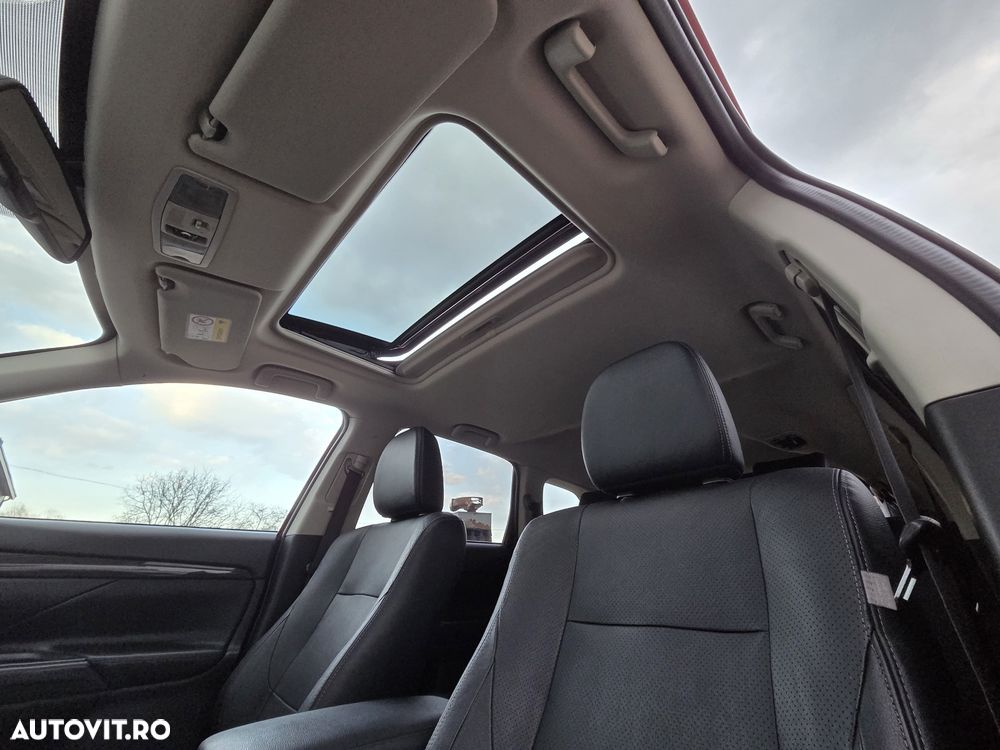Mitsubishi Outlander - 11