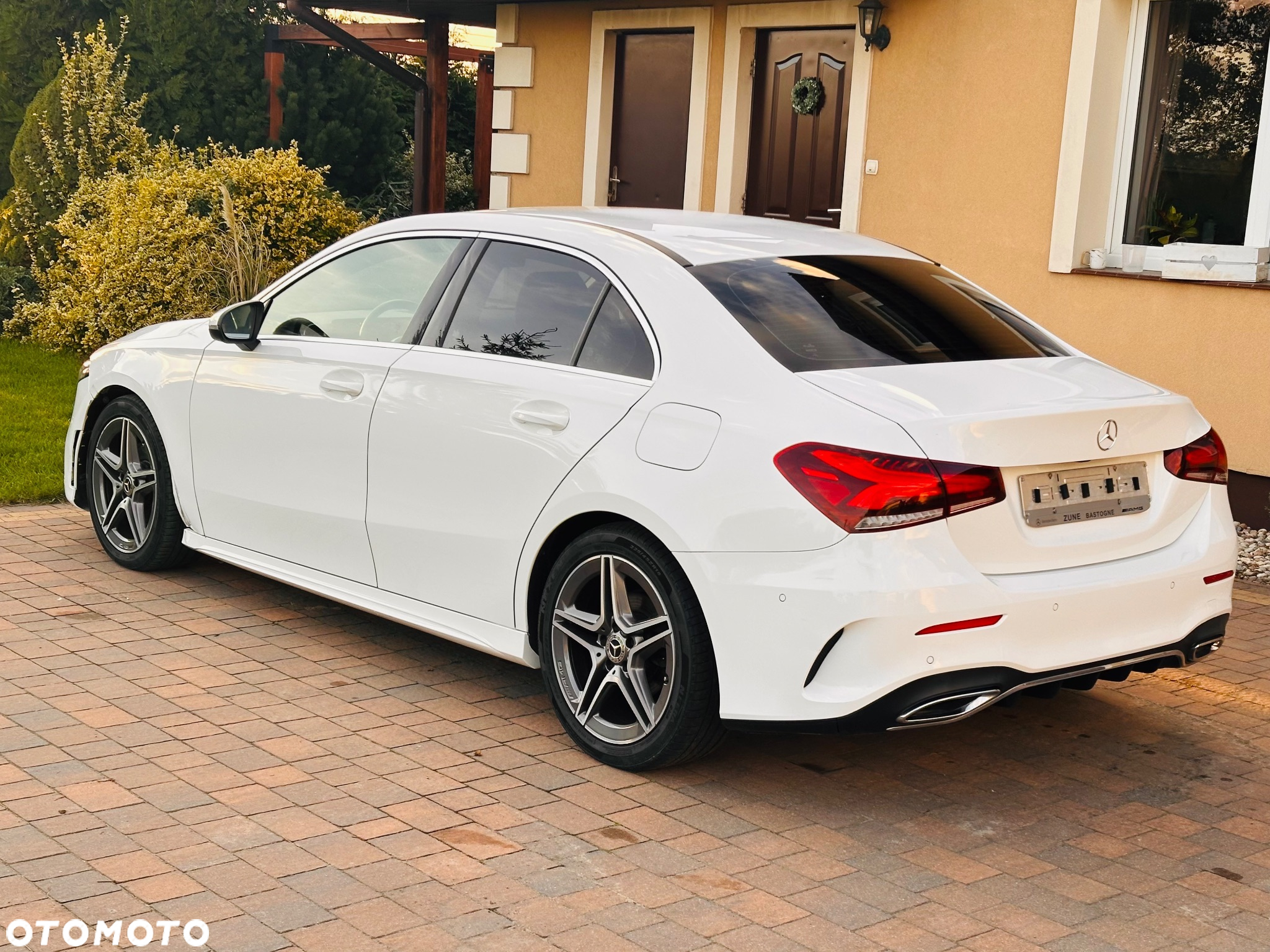 Mercedes-Benz Klasa A 180 7G-DCT AMG Line - 4