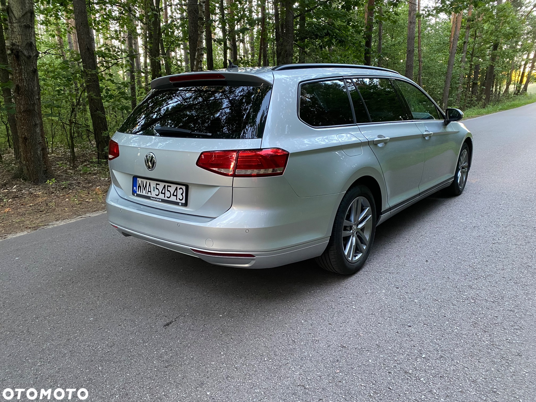 Volkswagen Passat 1.6 TDI BMT Comfortline - 24