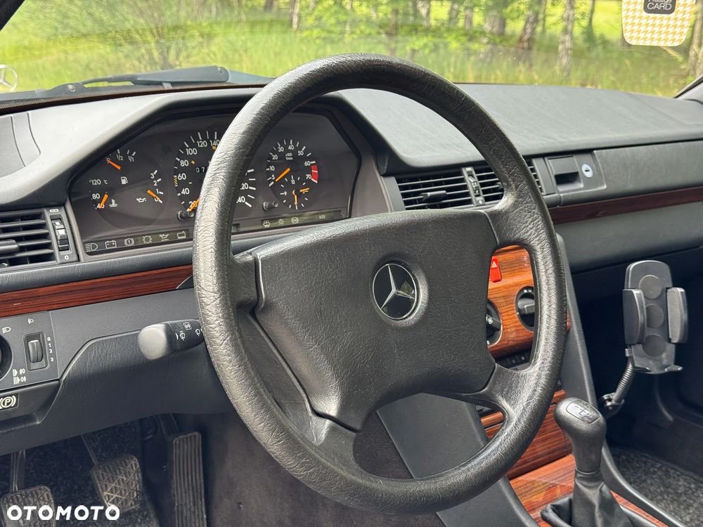 Mercedes-Benz W124 (1984-1993) - 25