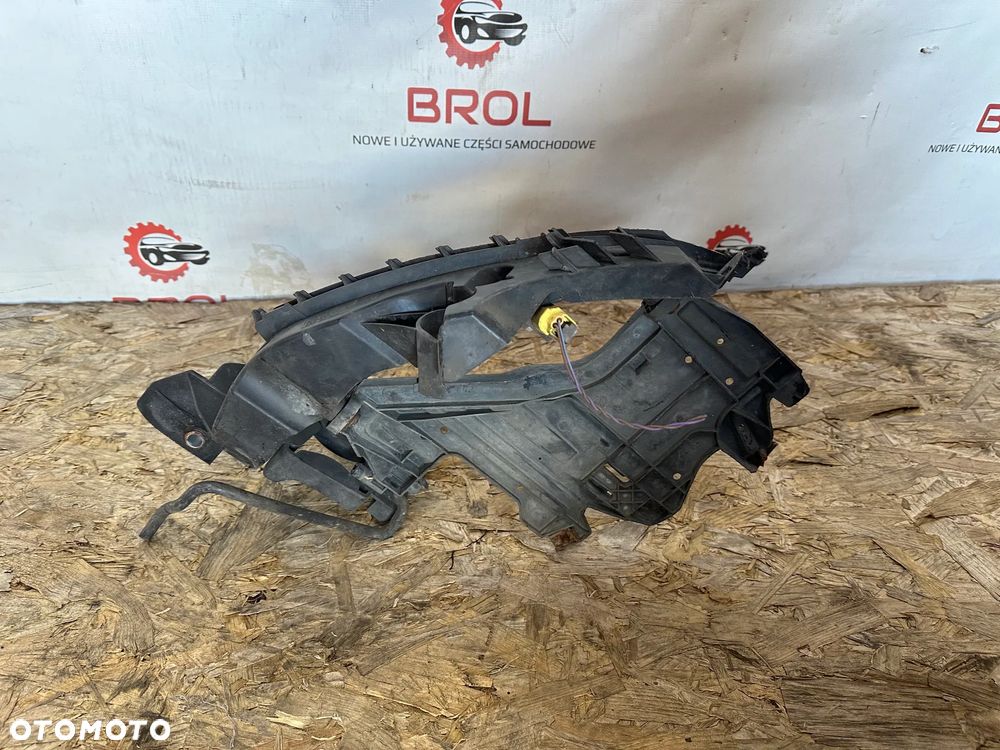 ŚLIZG MOCOWANIE LAMPY LEWE AUDI A4 B8 8K0805607L - 2