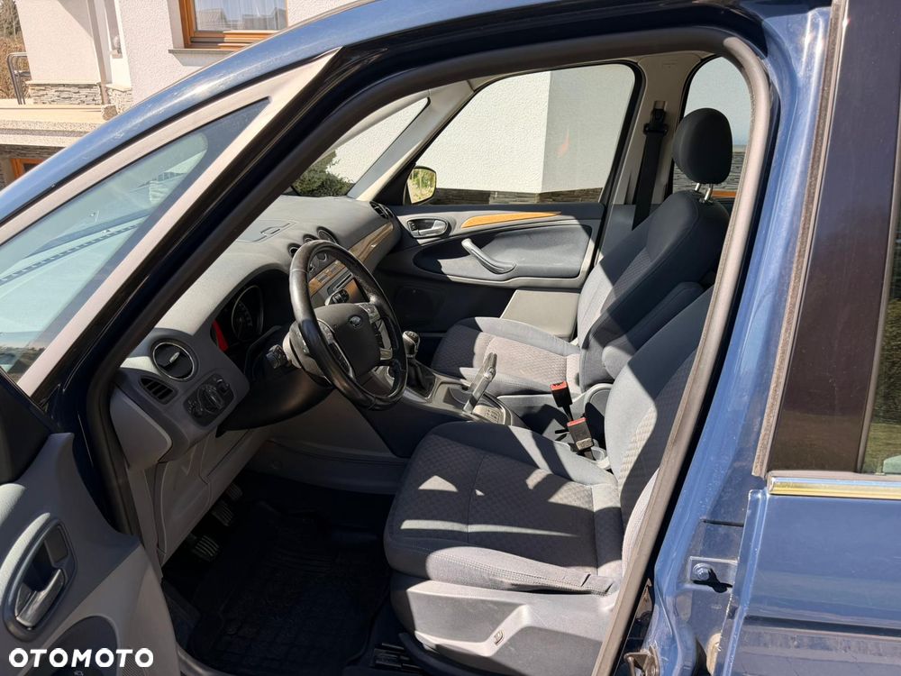 Ford Galaxy 2.0 Ghia - 2