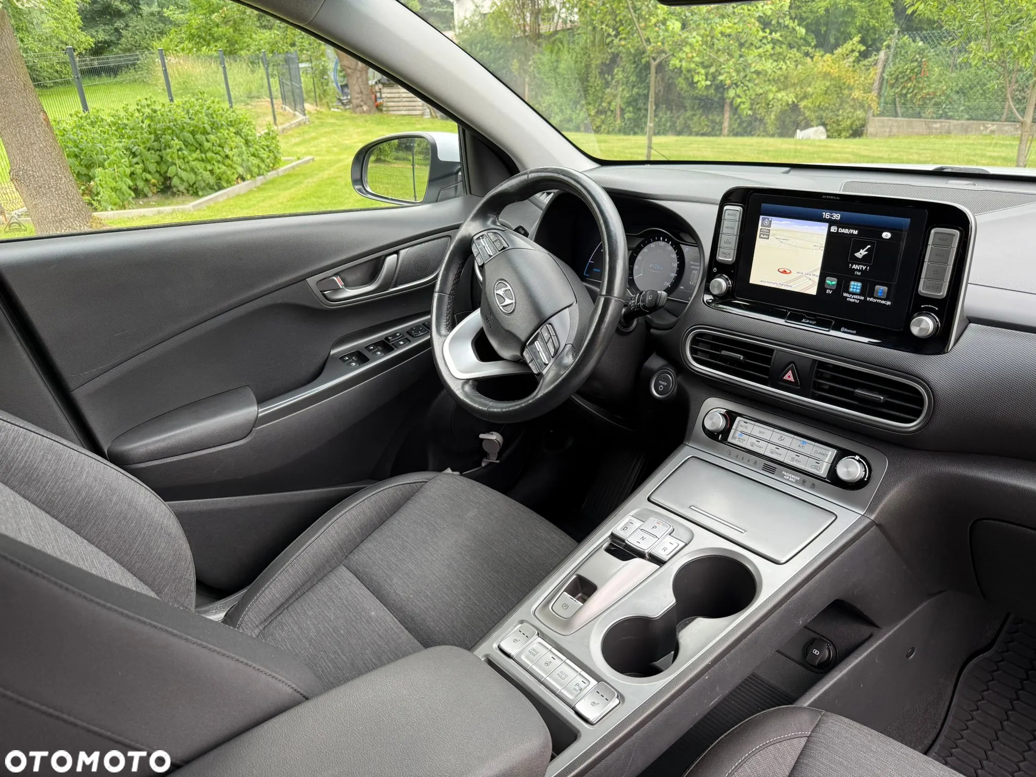Hyundai Kona Electric 39kWh Premium - 8