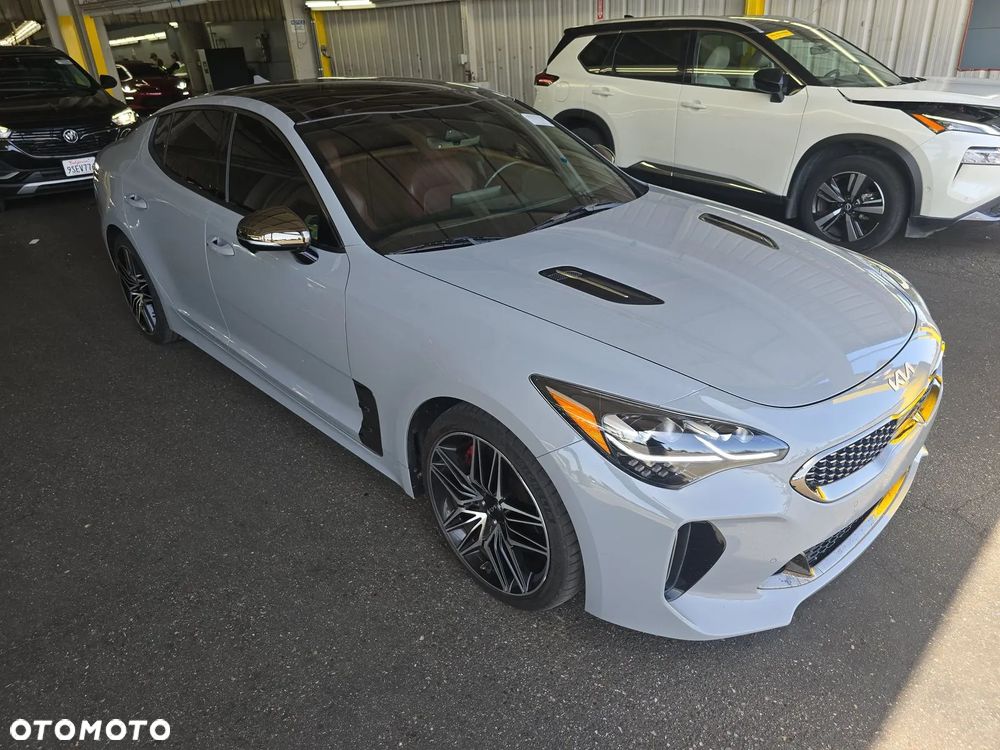 Kia Stinger - 1