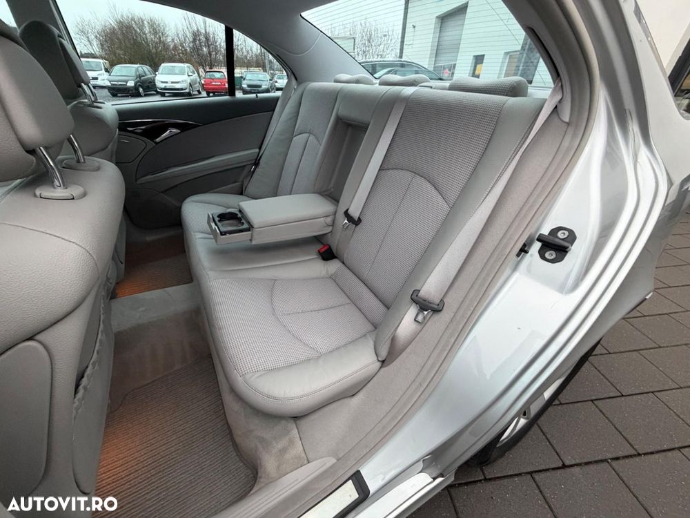 Mercedes-Benz E 240 4Matic Avantgarde - 12