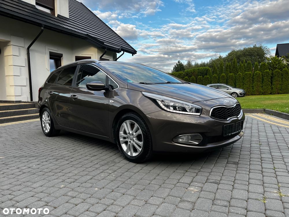 Kia Ceed 1.6 CRDi 128 Dream Team Edition - 1