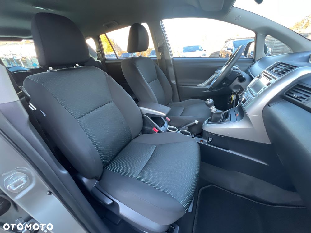 Toyota Verso 1.6 Premium - 16