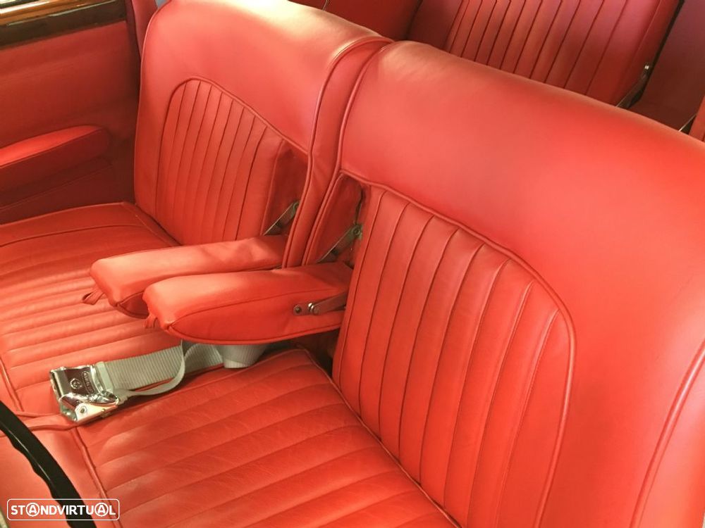 Daimler Double Six - 4