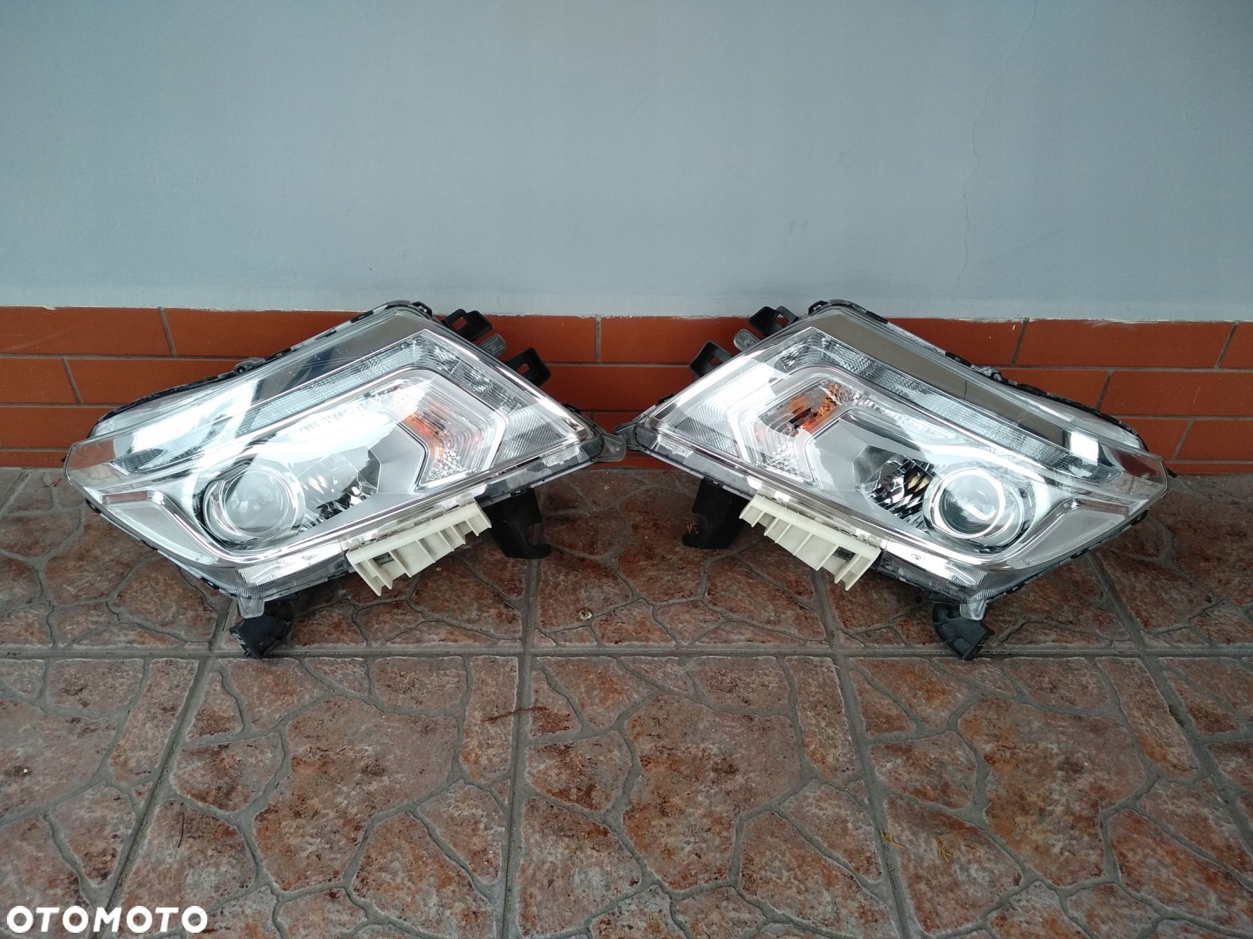 Lampa Full LED prawa lewa Nissan Navara IV NP300 - 1