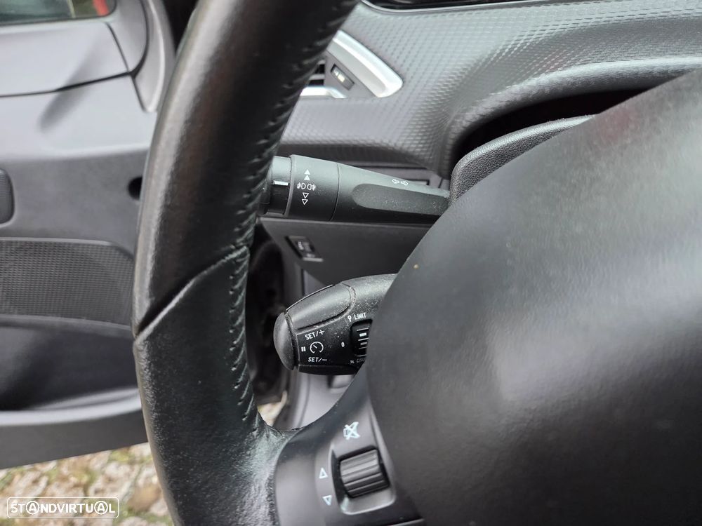 Peugeot 2008 1.2 PureTech Signature - 17