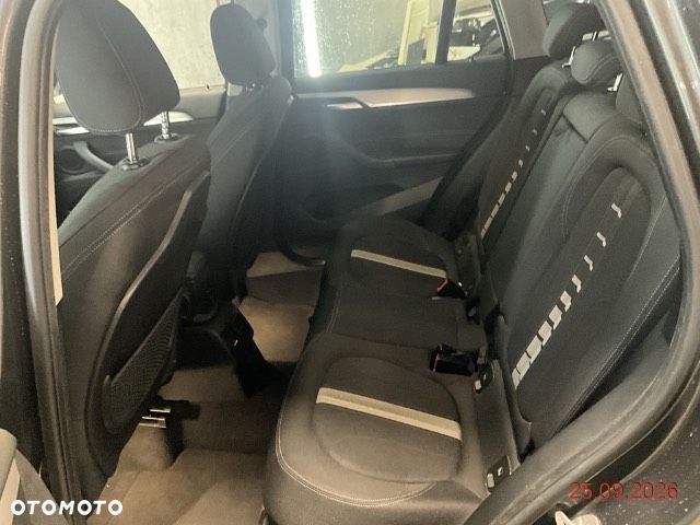 BMW X1 sDrive18i - 11