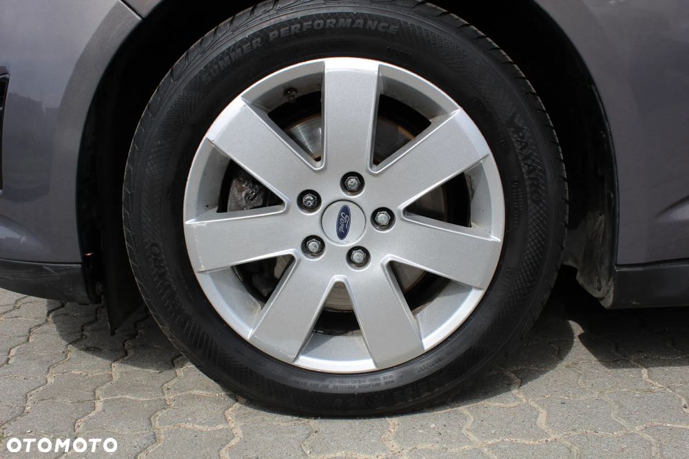Ford Grand C-MAX - 11