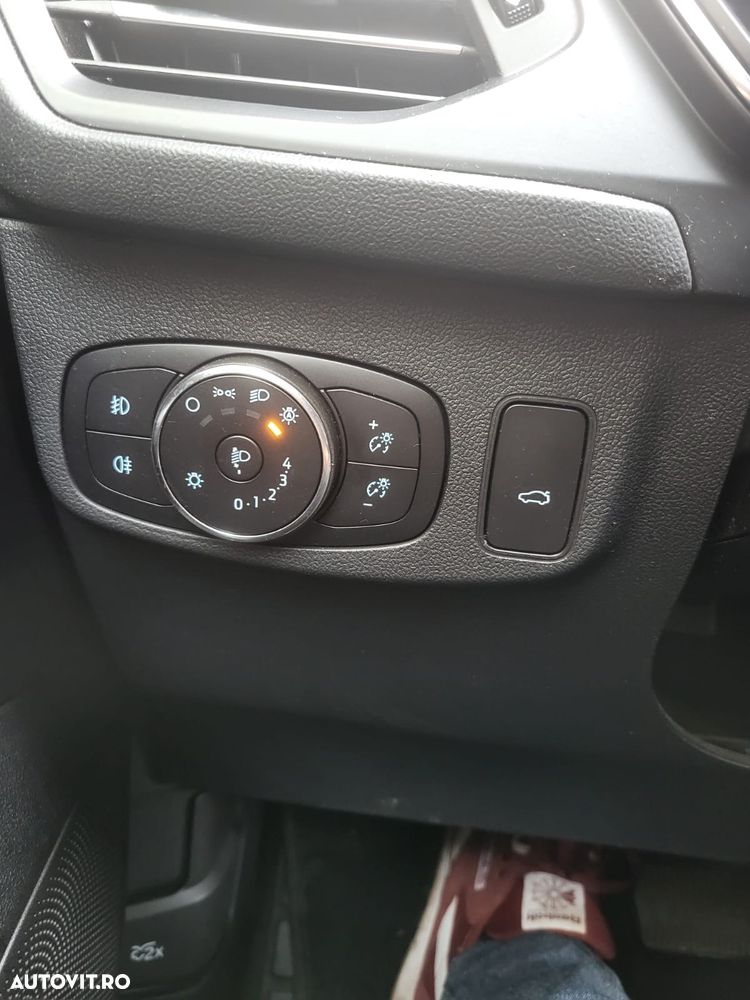 Ford Focus 1.5 EcoBlue Start-Stopp-System Aut. TITANIUM - 6