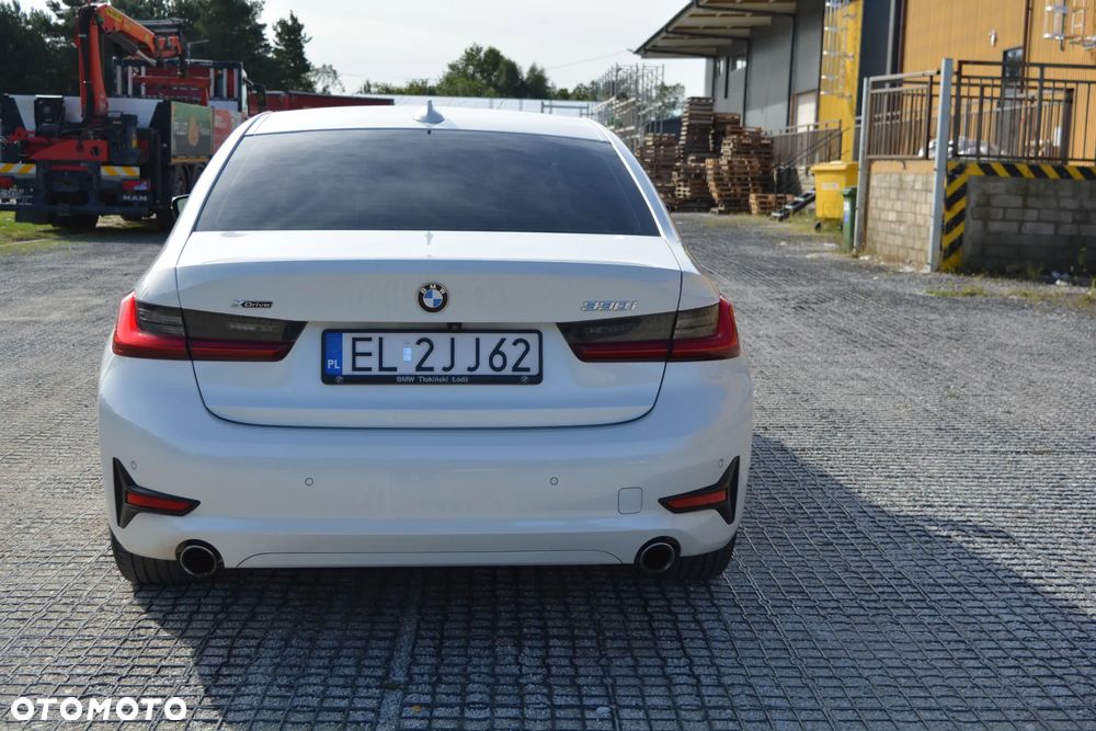 BMW Seria 3 330i xDrive Sport Line sport - 11