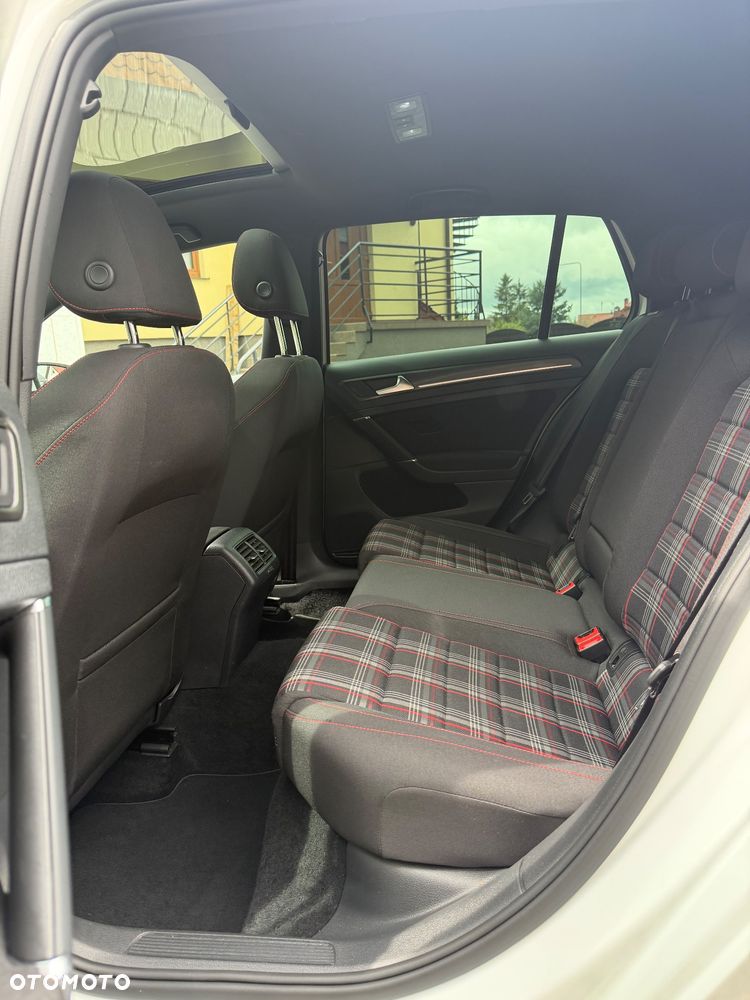 Volkswagen Golf GTI (BlueMotion Technology) - 22