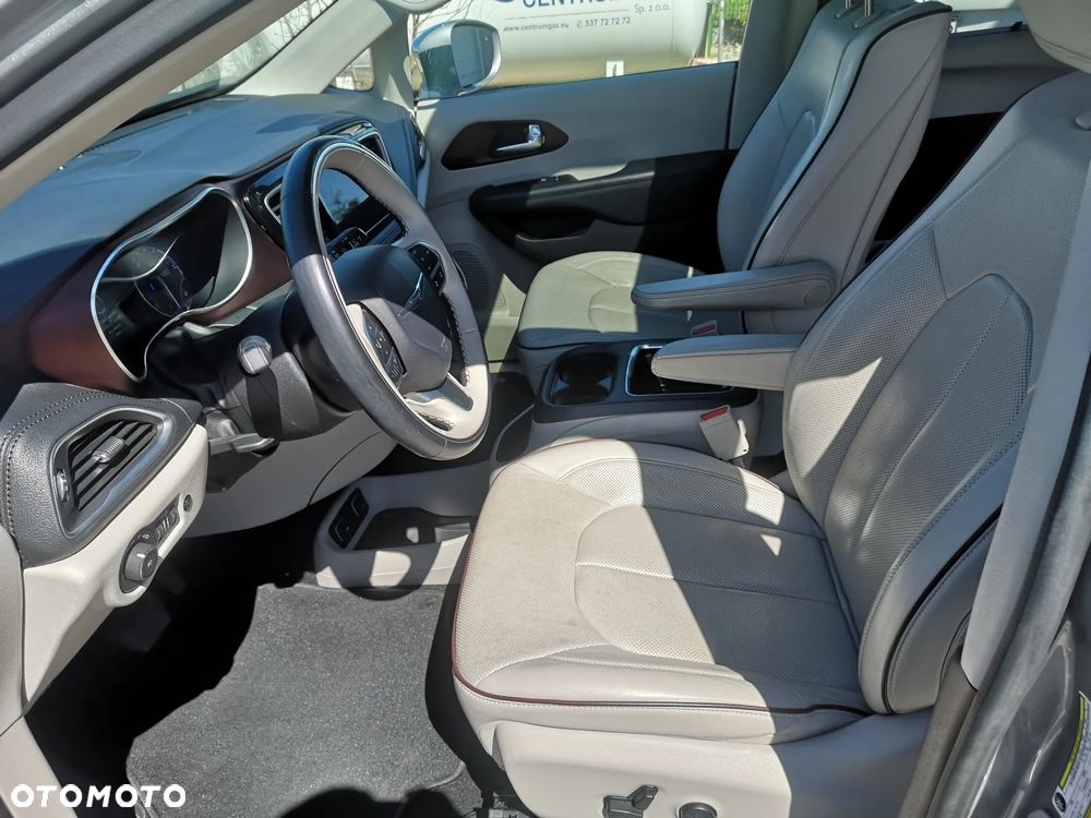 Chrysler Pacifica - 10