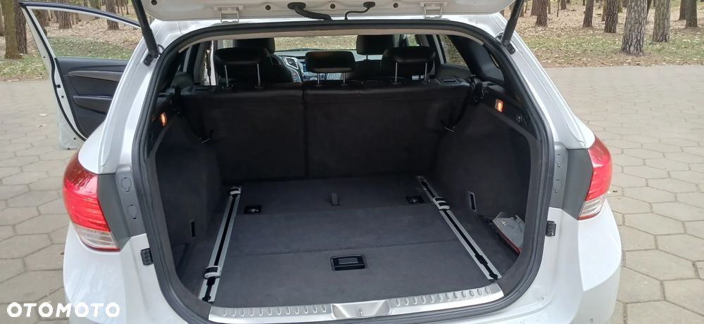 Hyundai i40 i40cw 1.7 CRDi Automatik Fifa World Cup Edition Silver - 31