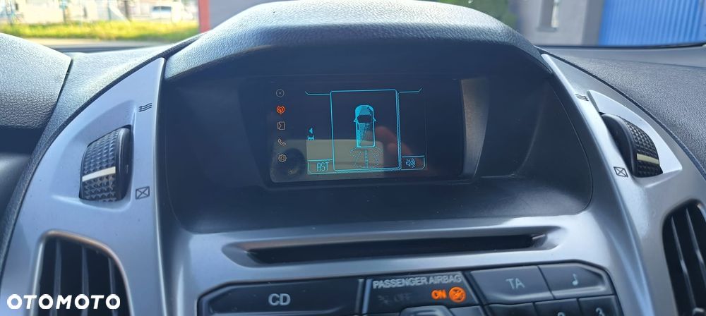 Ford CONNEC - 15