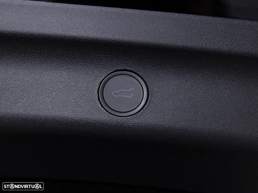 Tesla Model Y Long Range Dual Motor AWD - 17