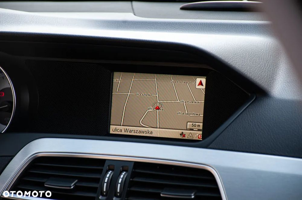 Mercedes-Benz Klasa C 180 T BlueEFFICIENCY Avantgarde - 18