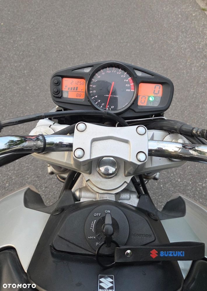 Suzuki GSR - 5