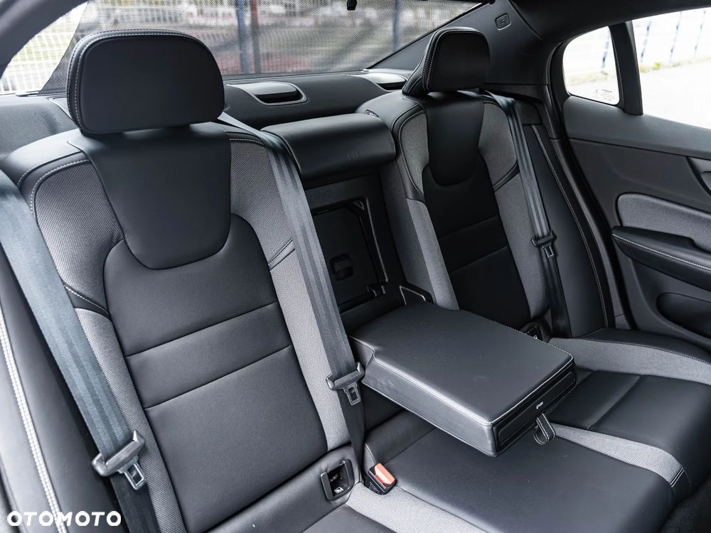 Volvo S60 B4 B DKG Plus Dark - 26