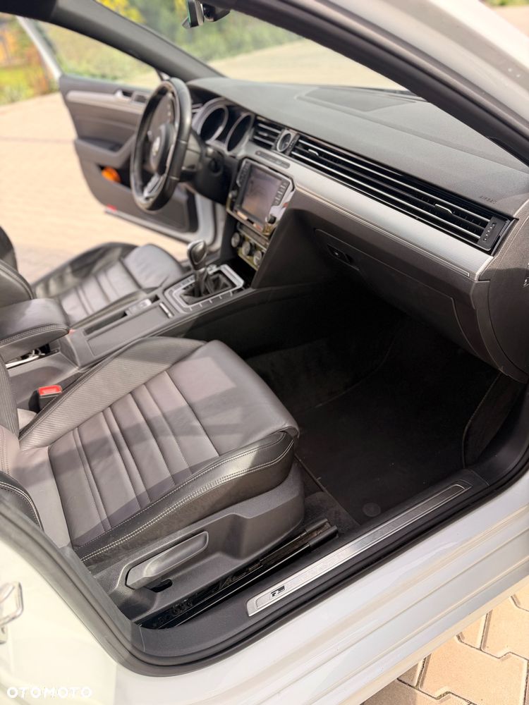 Volkswagen Passat - 17