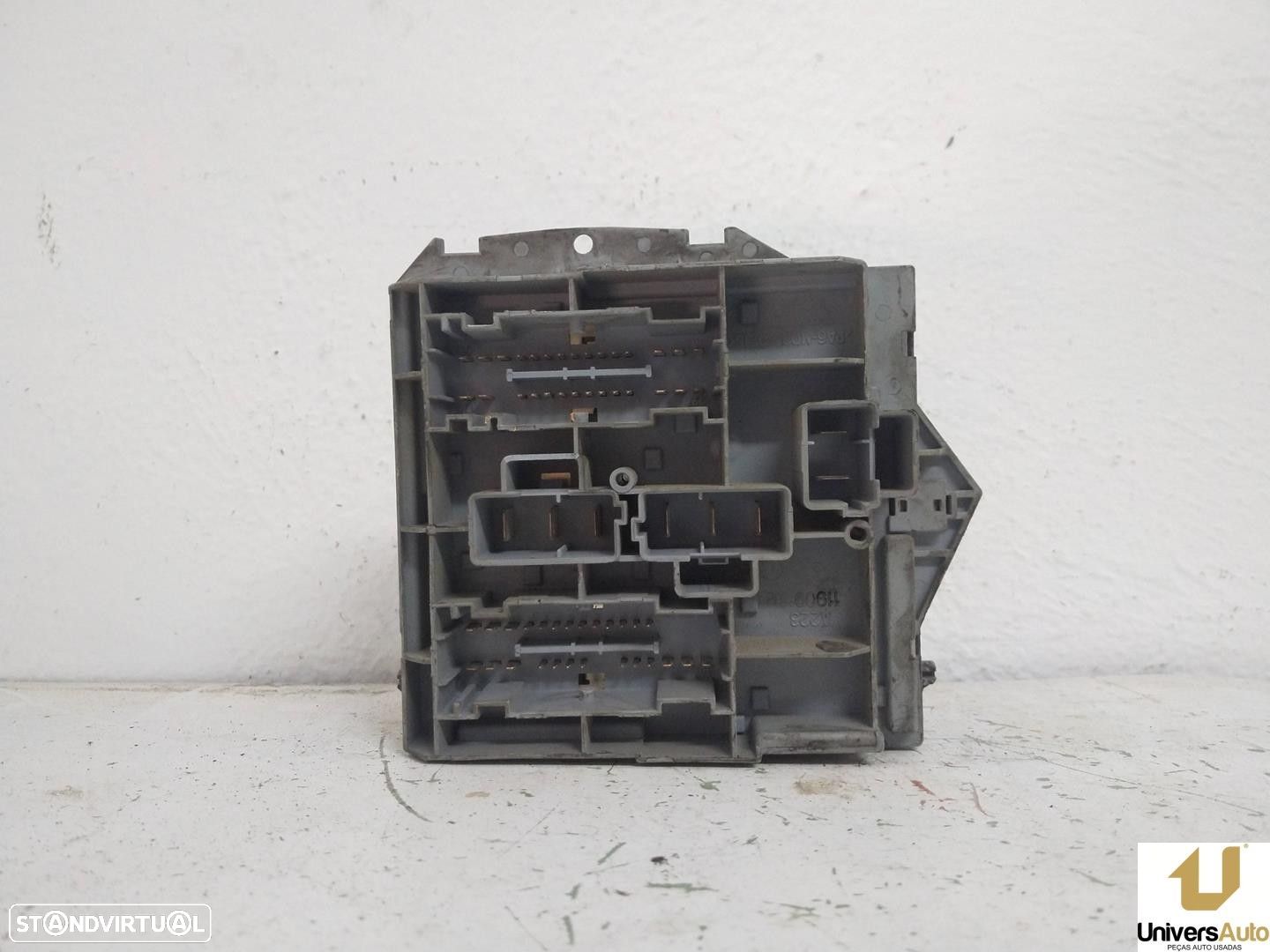 CAIXA RELÉS / FUSÍVEIS FIAT STILO 2002 -46796538 - 1
