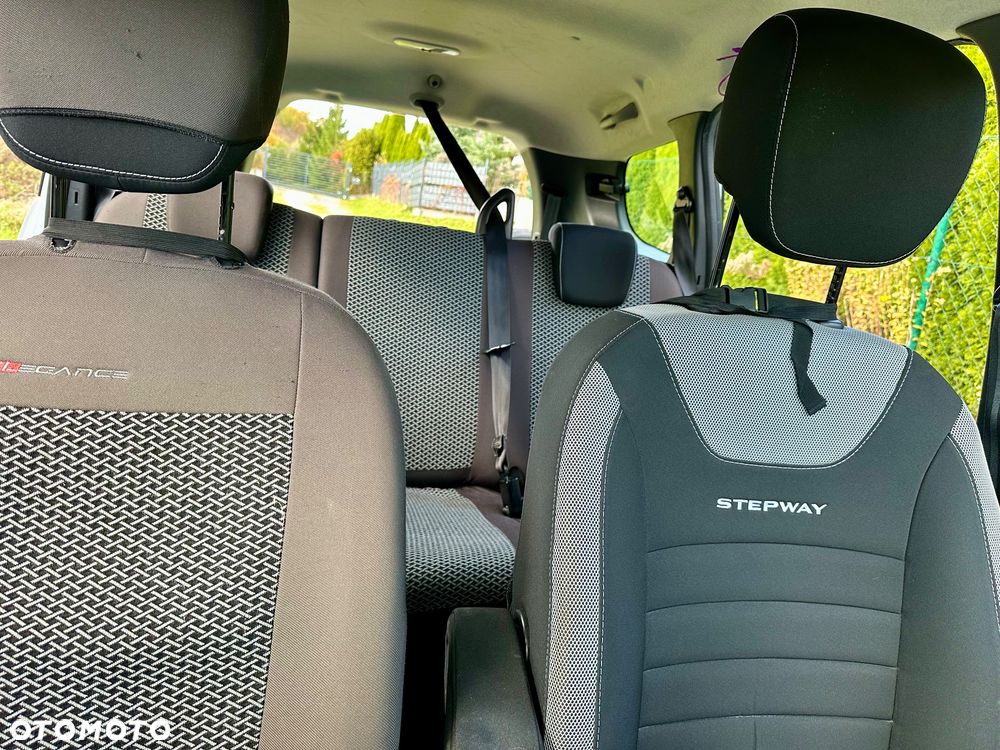 Dacia Lodgy 1.6 SCe Stepway S&S - 26