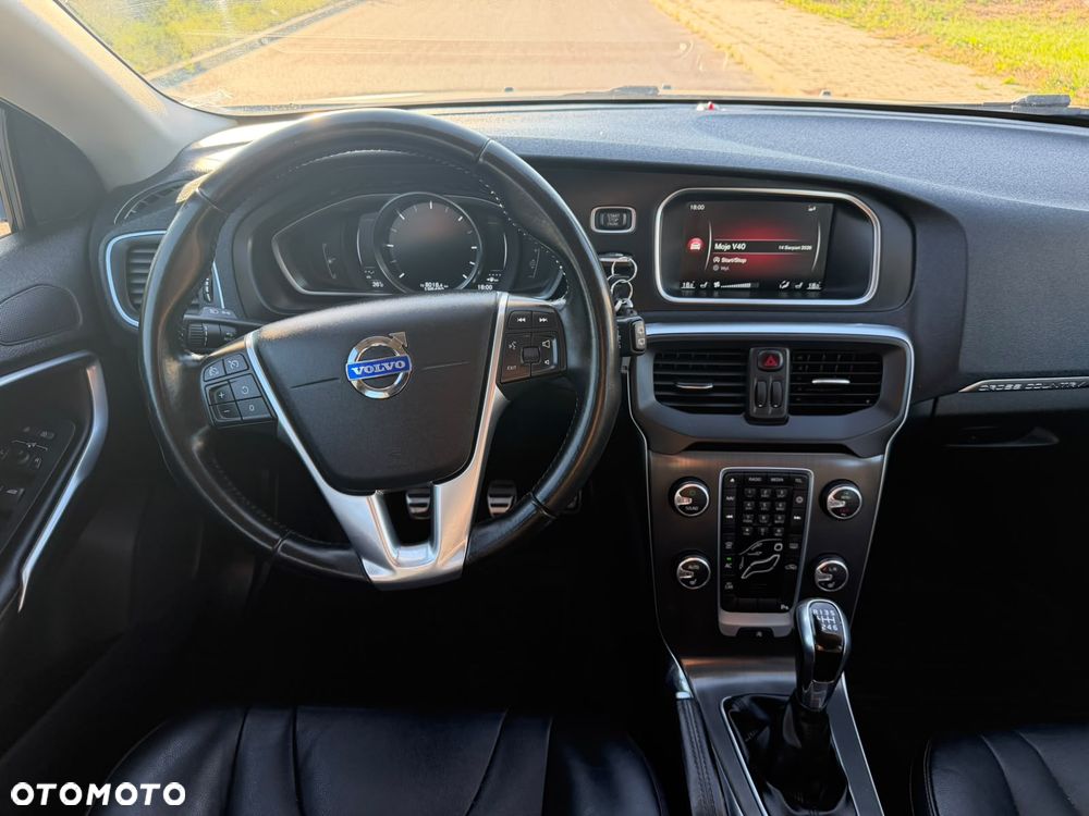 Volvo V40 D2 Momentum - 32