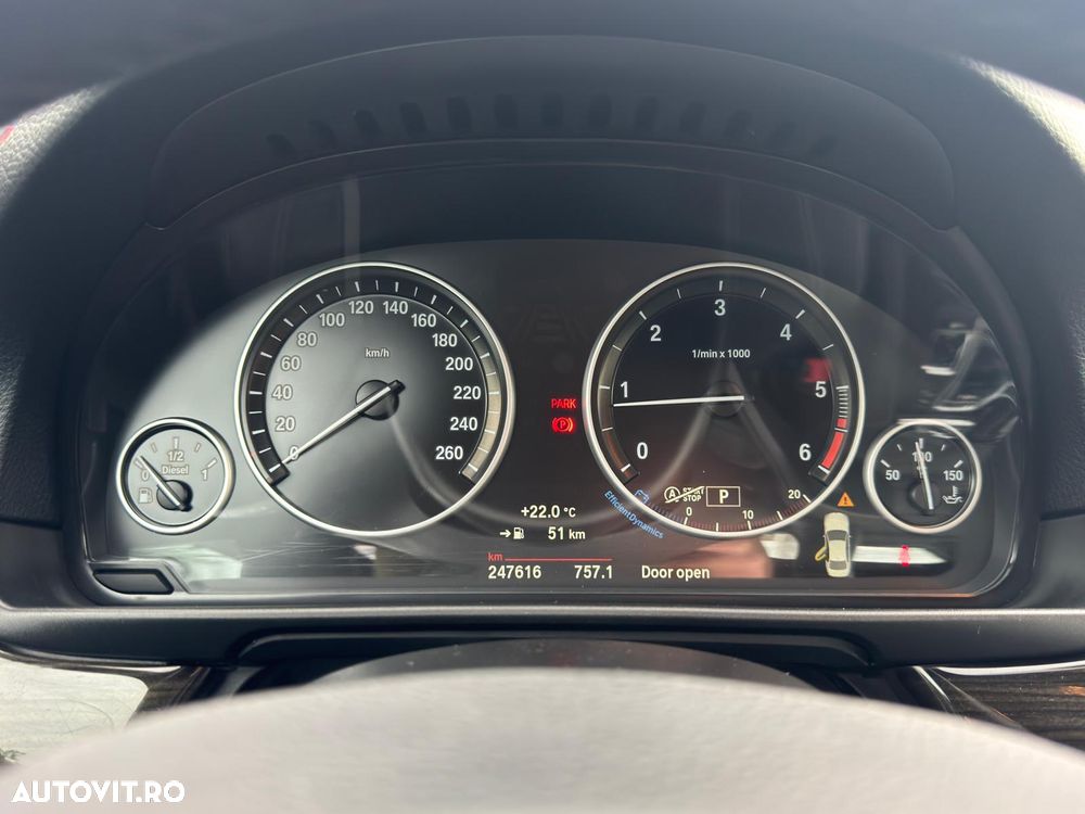 BMW Seria 5 520d Aut. Luxury Line - 29